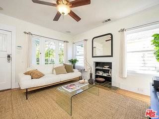 2213 Arizona Ave - Photo 4 of 8