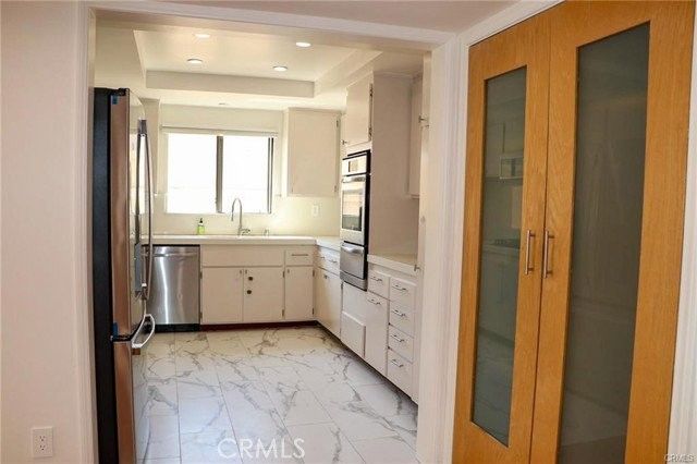 1310 Roxbury Dr #302 - Photo 3 of 8