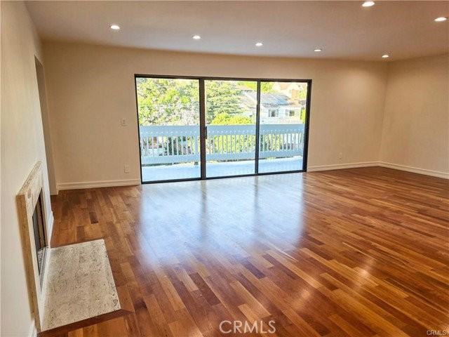 1310 Roxbury Dr #302 - Photo 5 of 8