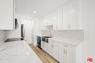 136 S Palm Dr #201 - Photo 3 of 8