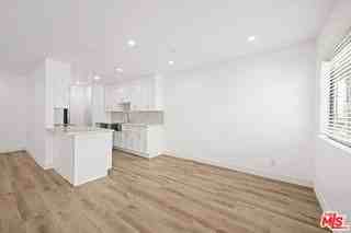 136 S Palm Dr #201 - Photo 4 of 8