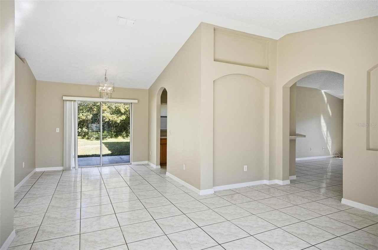 106 La Mancha Dr - Photo 4 of 40