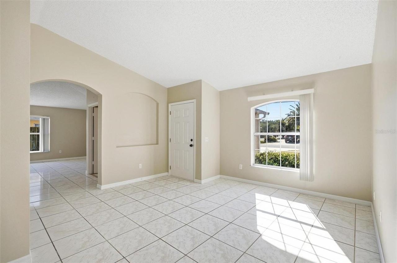 106 La Mancha Dr - Photo 5 of 40