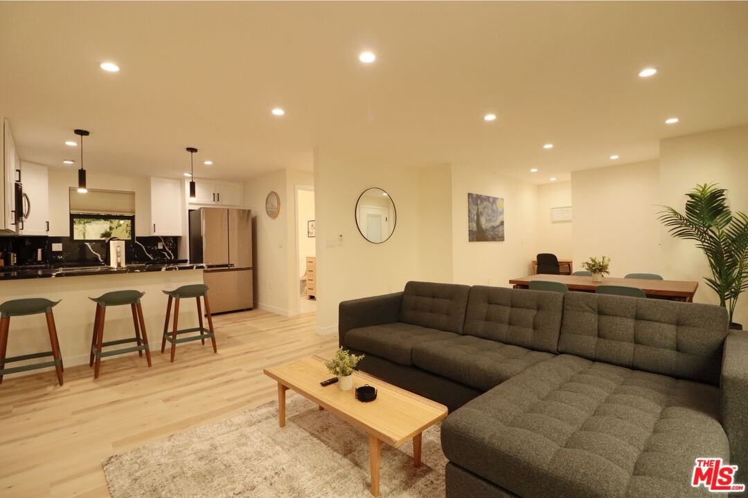 918 N San Vicente Blvd #E - Photo 6 of 8