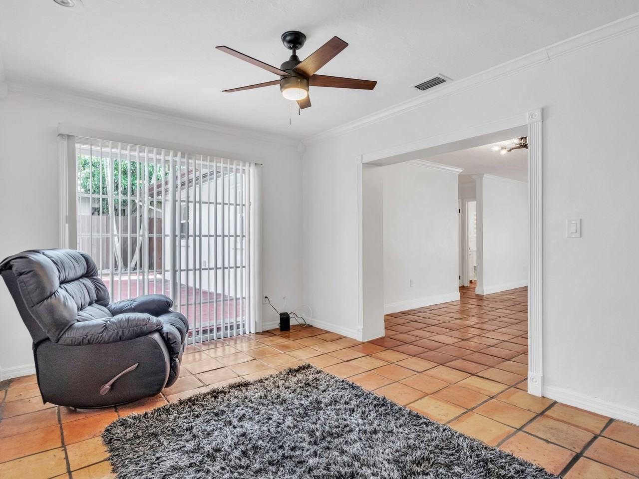 10015 Sw 85th Ter - Photo 2 of 8