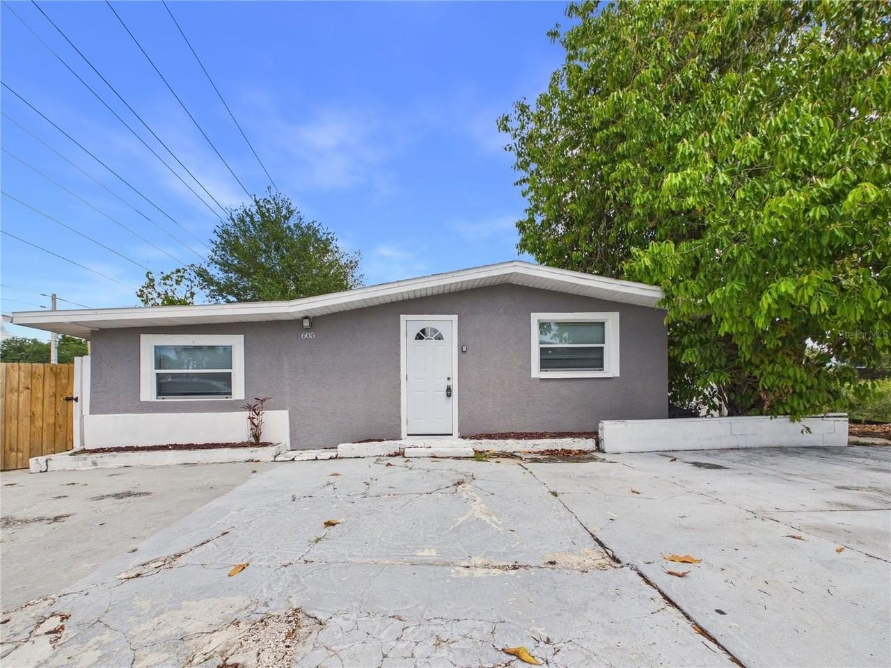 605 S Disston Ave - Photo 2 of 23