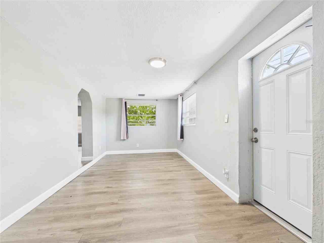 605 S Disston Ave - Photo 5 of 23