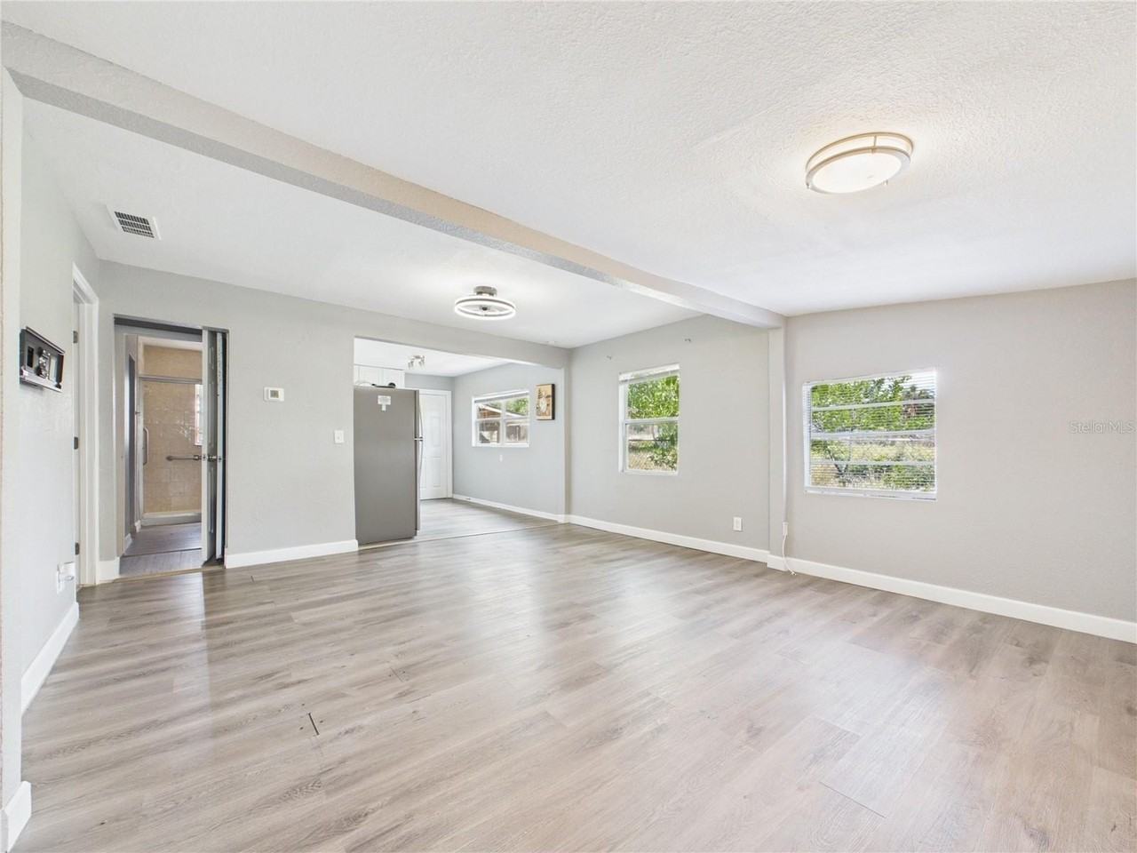 605 S Disston Ave - Photo 6 of 23