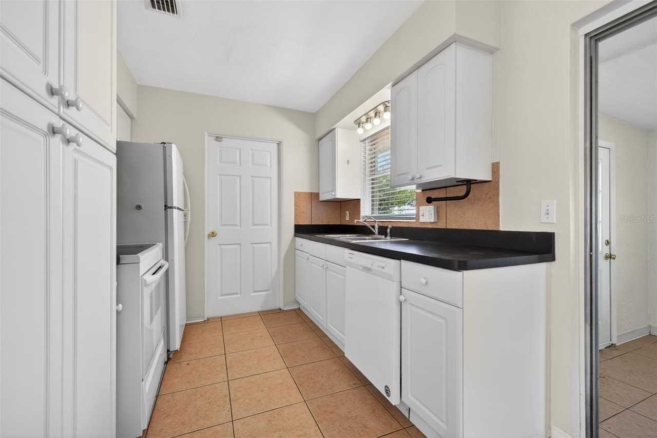 11234 68th Ave - Photo 3 of 10
