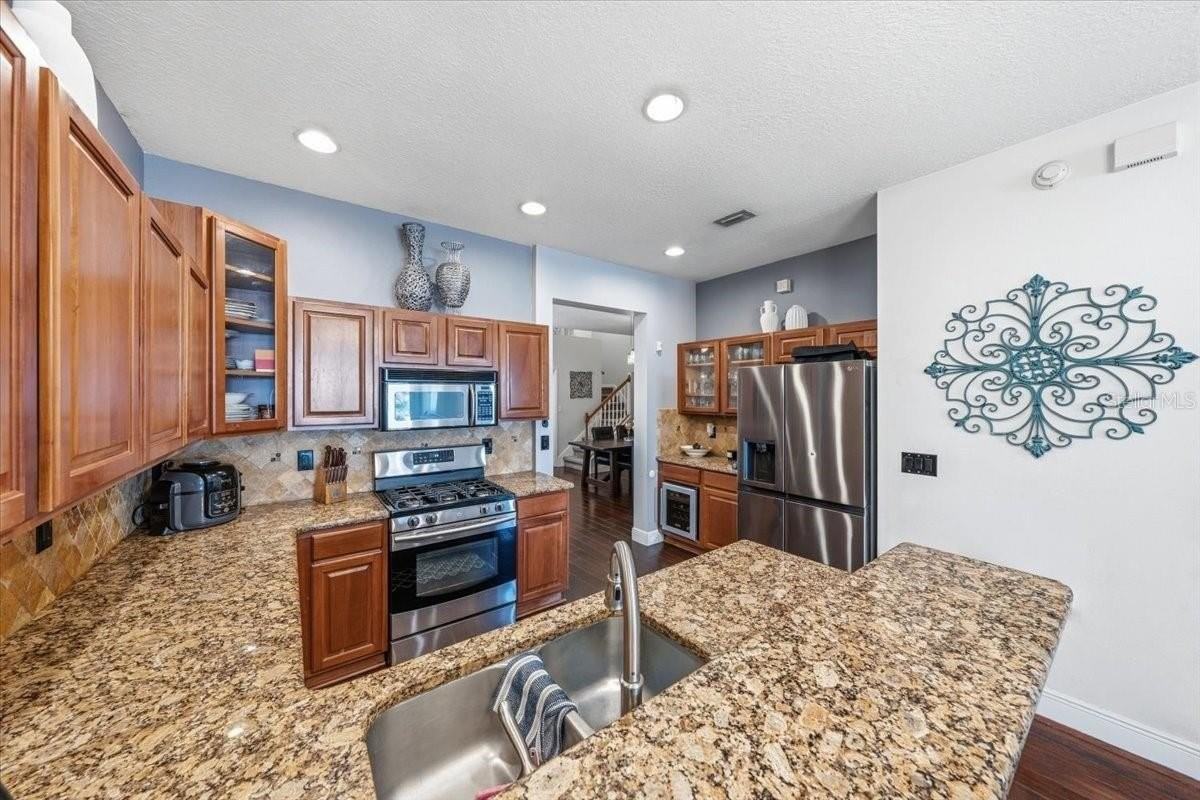 9606 Royce Dr - Photo 6 of 32