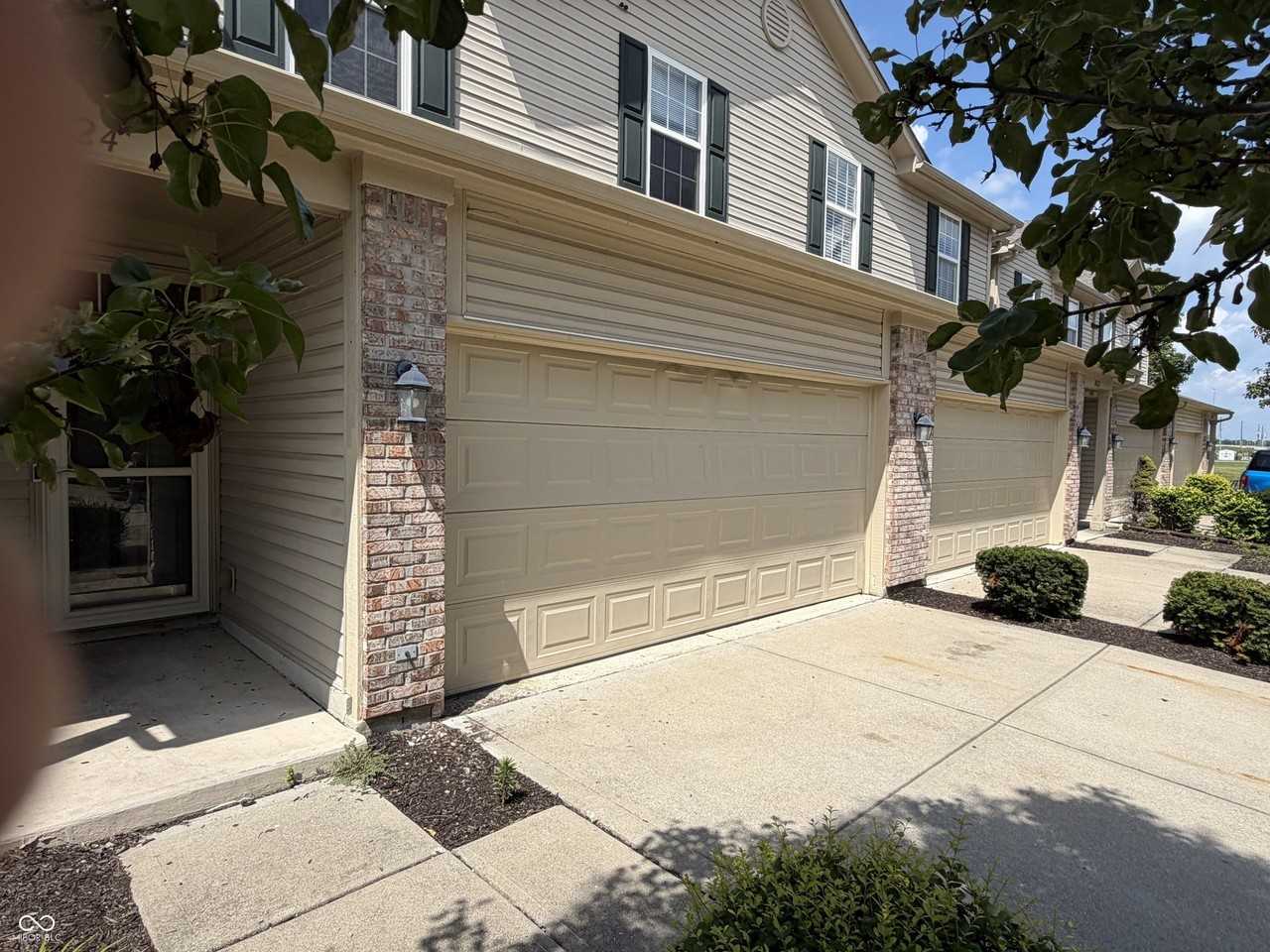 2424 Boyer Ln - Photo 3 of 50