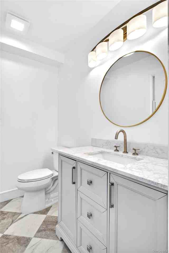 37 Corchaug Ave #B - Photo 5 of 38
