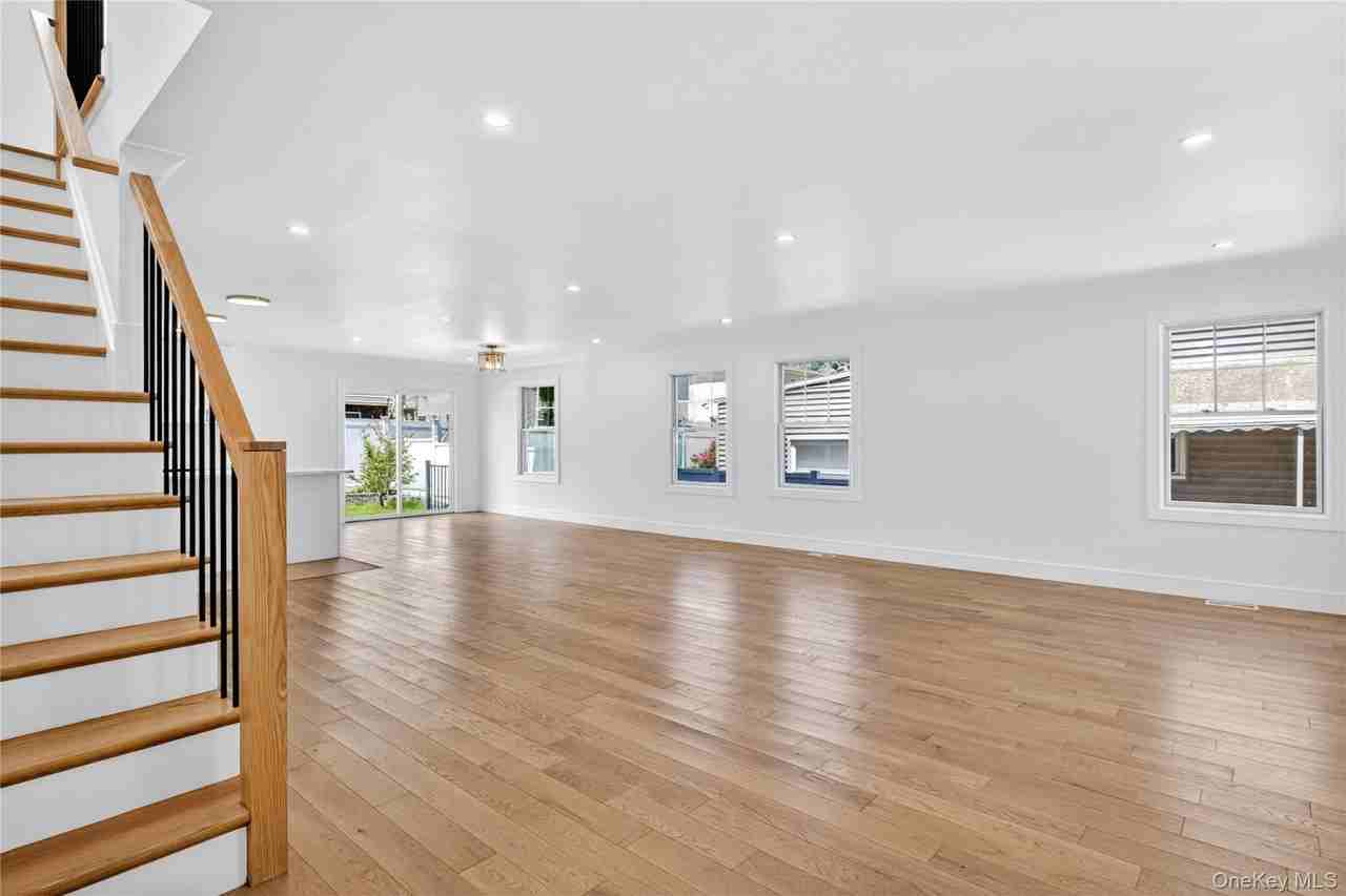 37 Corchaug Ave #B - Photo 6 of 38