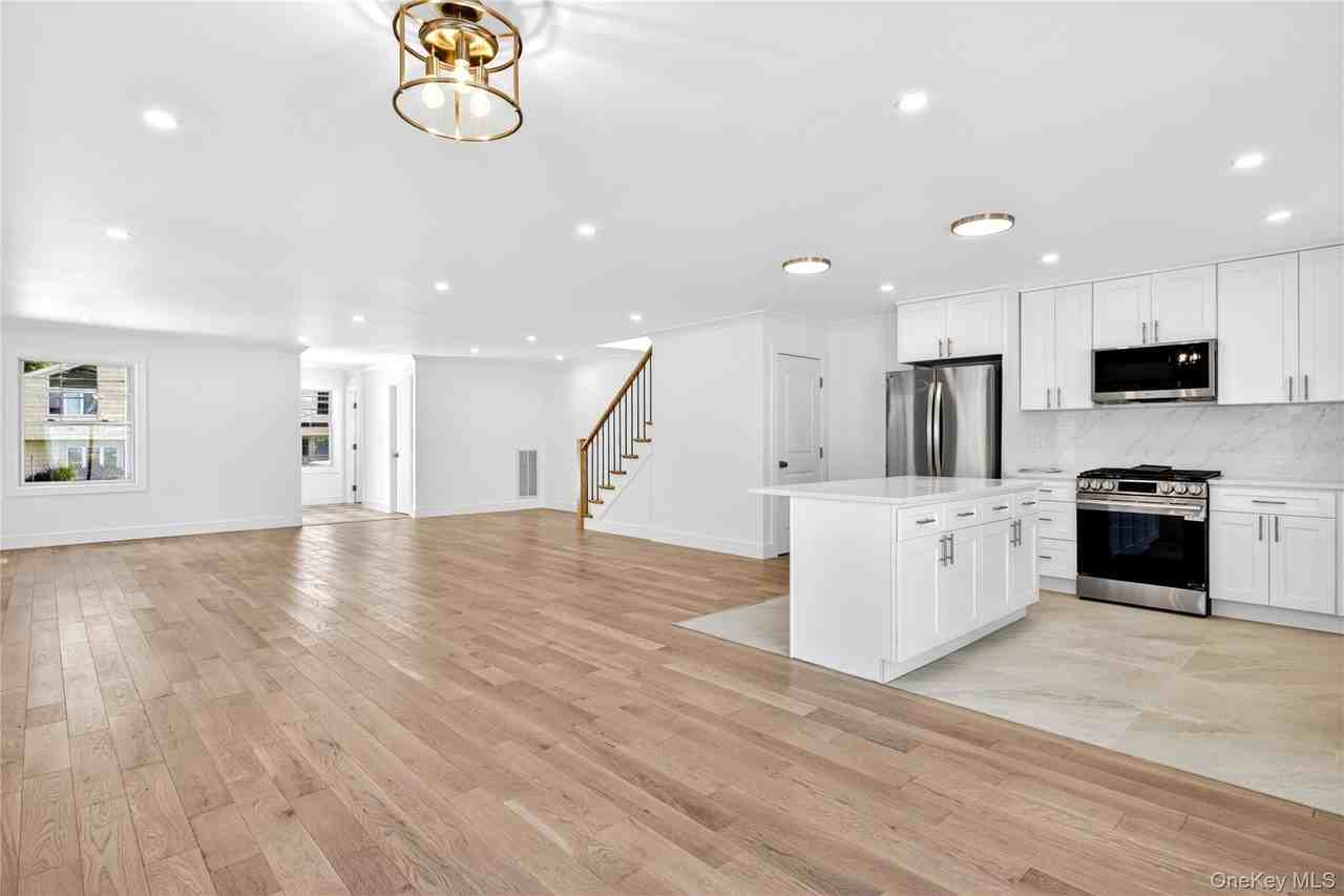 37 Corchaug Ave #B - Photo 7 of 38