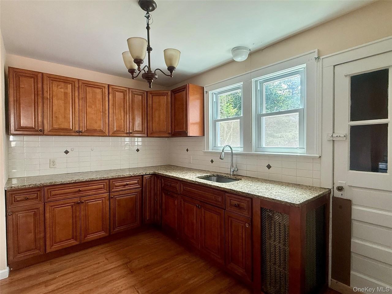 109 L St - Photo 4 of 15