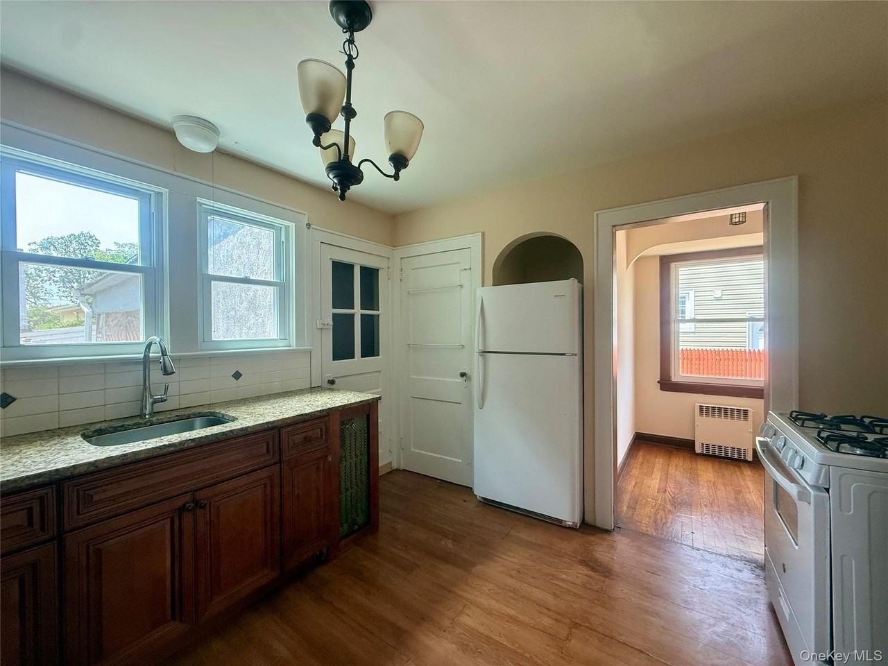 109 L St - Photo 5 of 15