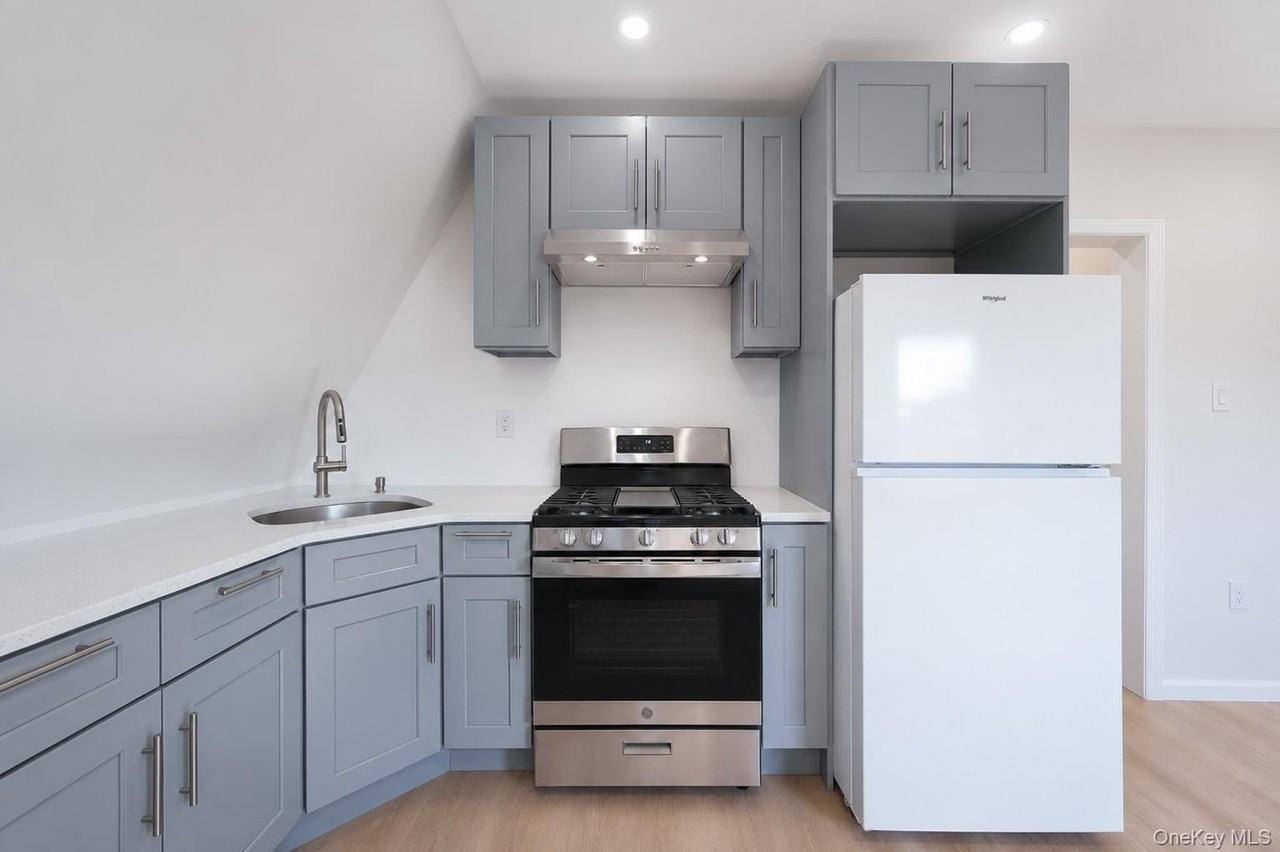 8566 151st St #3 - Photo 4 of 16