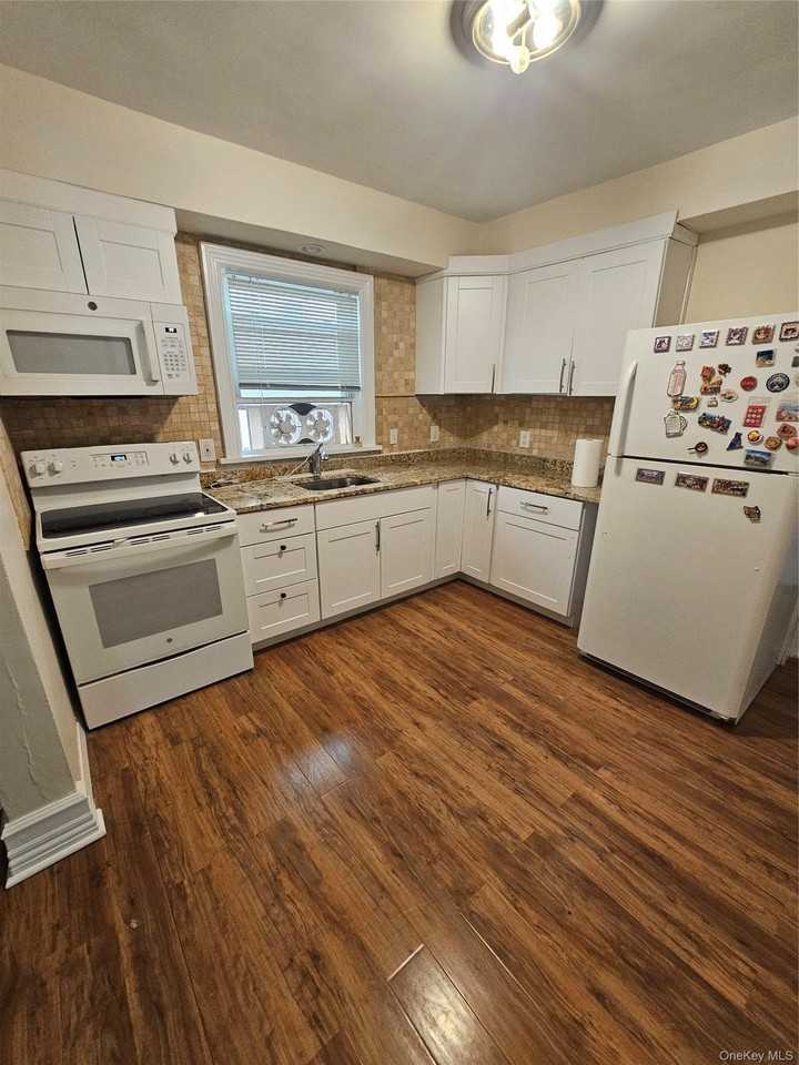 253 Waverly Ave #1stFL - Photo 6 of 7