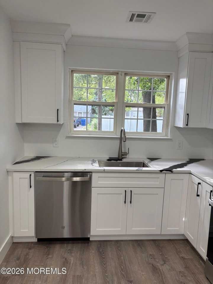 240 Atlantic Ave - Photo 4 of 21