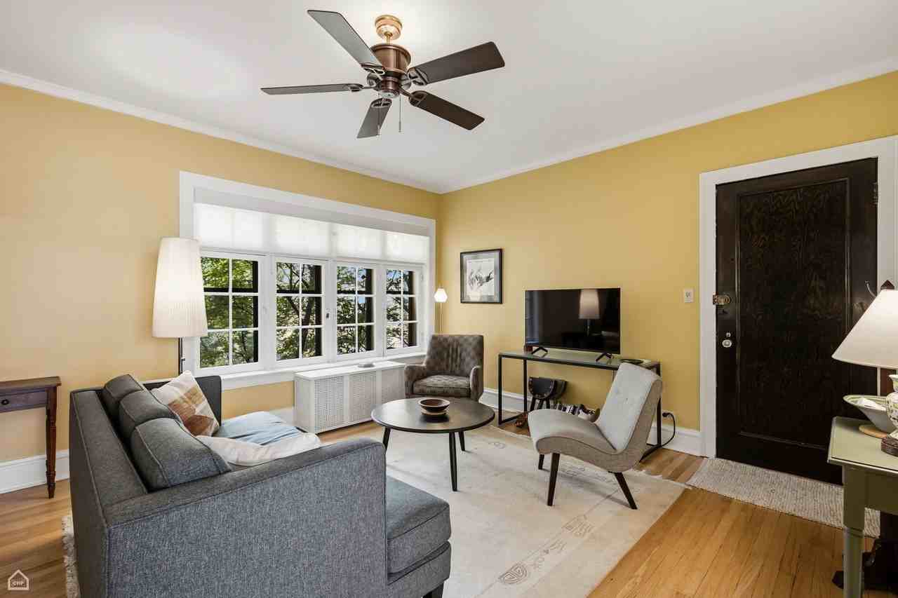 811 Judson Ave #2S - Photo 3 of 19