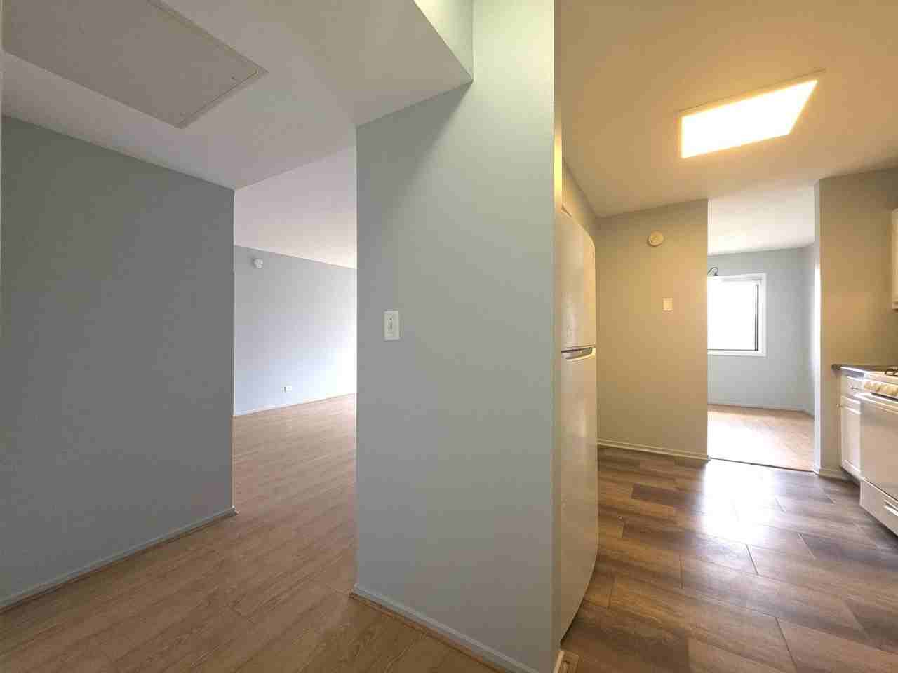 2000 Bayside Dr #304 - Photo 6 of 36