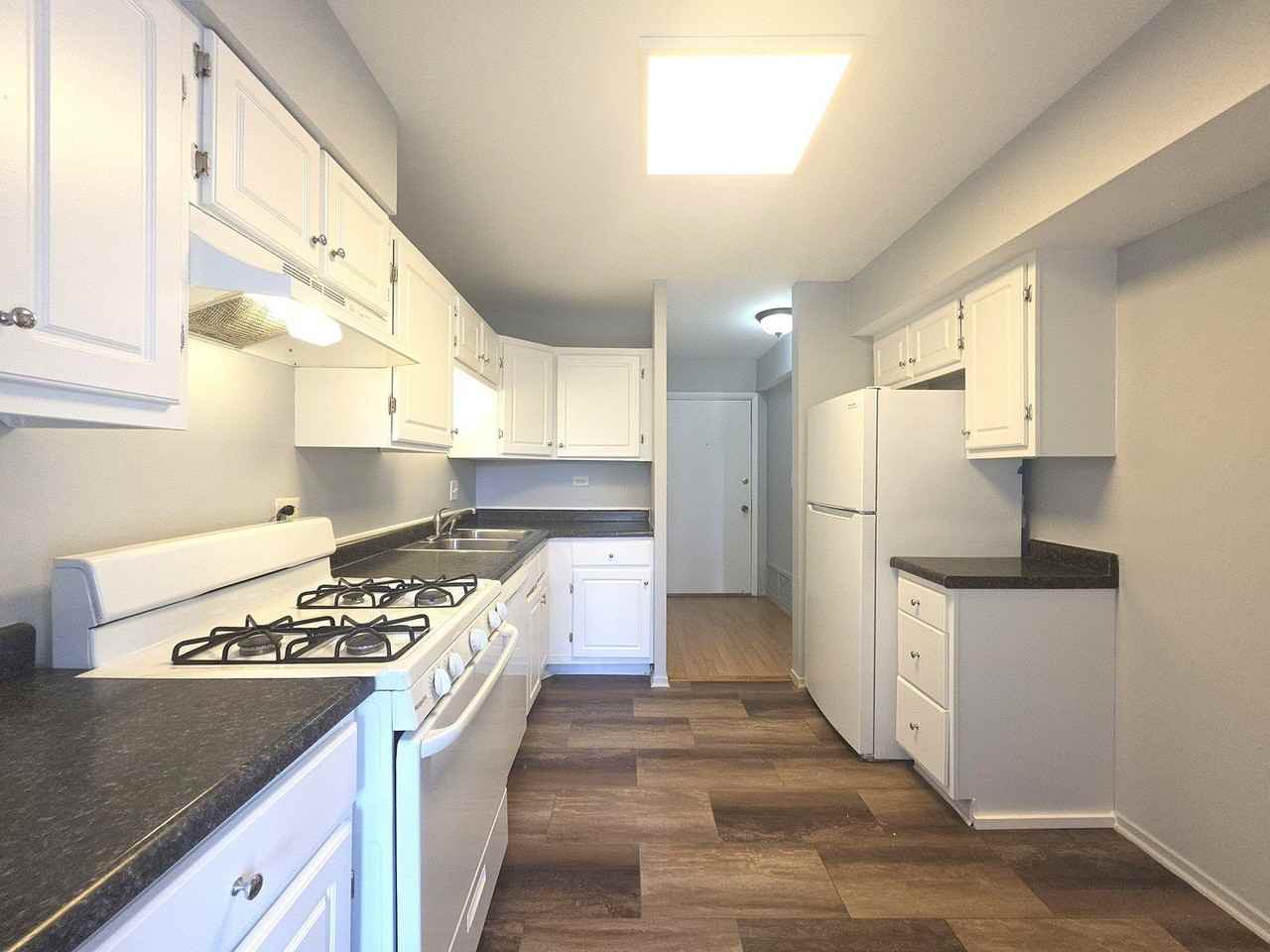 2000 Bayside Dr #304 - Photo 7 of 36