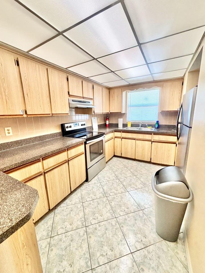 116th Ln - Photo 3 of 12