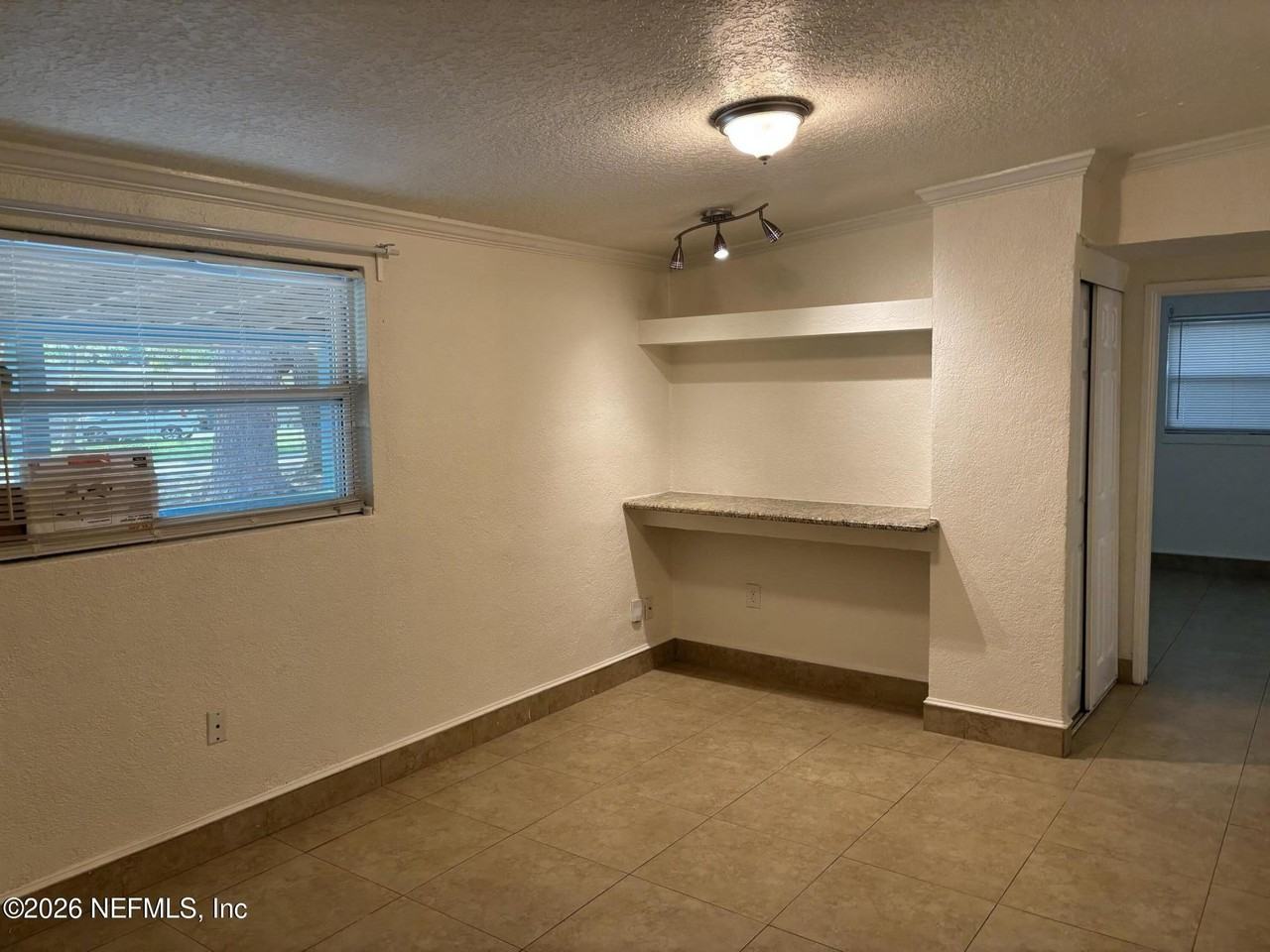 1824 Brookview Dr S - Photo 4 of 19