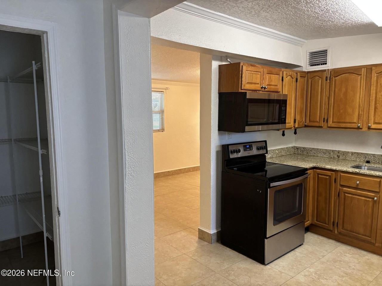 1824 Brookview Dr S - Photo 7 of 19