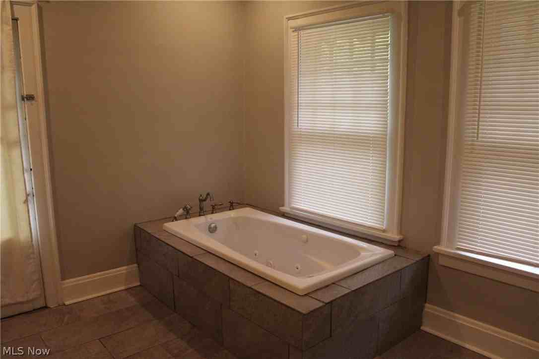 9501 Shakespeare Pkwy - Photo 5 of 11