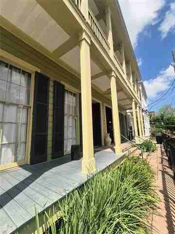 1520 Saint Mary St #D - Photo 3 of 30