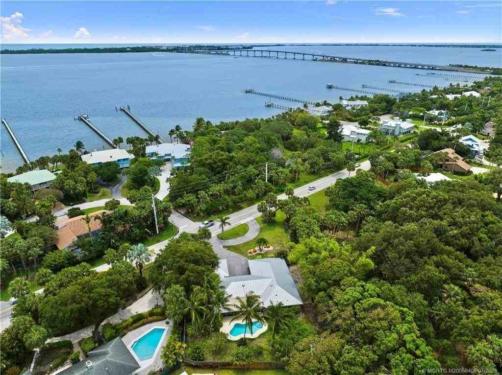 53 N Sewalls Point Rd - Photo 3 of 43
