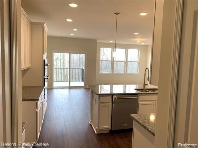 43683 Chancellor Ln - Photo 4 of 37