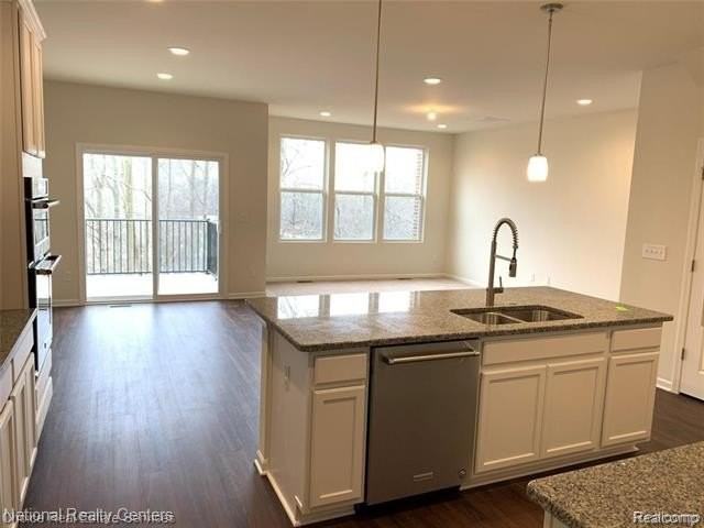 43683 Chancellor Ln - Photo 5 of 37