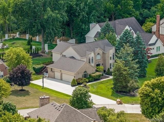 37071 Aspen Dr - Photo 2 of 50