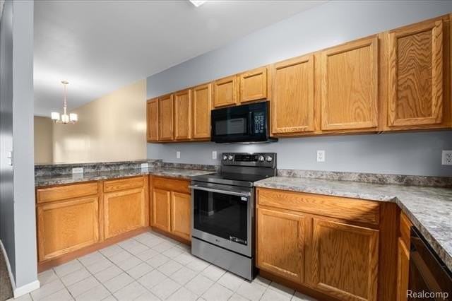 22684 Goddard Rd - Photo 7 of 29