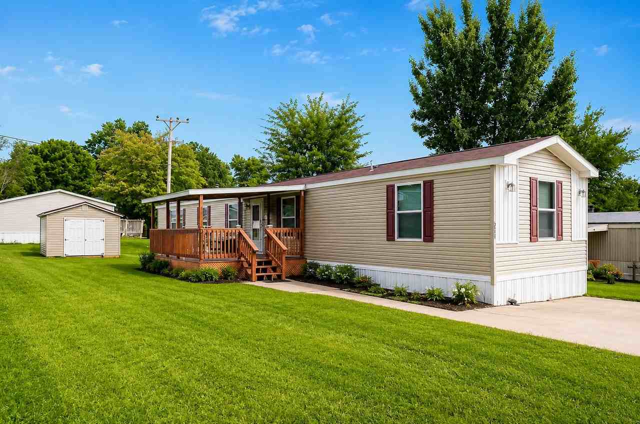211 N Boyd Dr - Photo 2 of 19