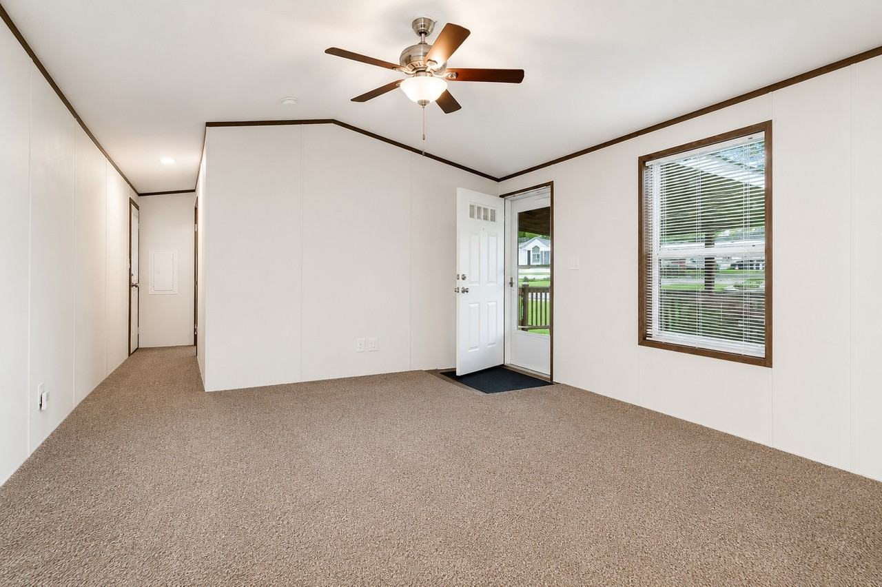 211 N Boyd Dr - Photo 6 of 19