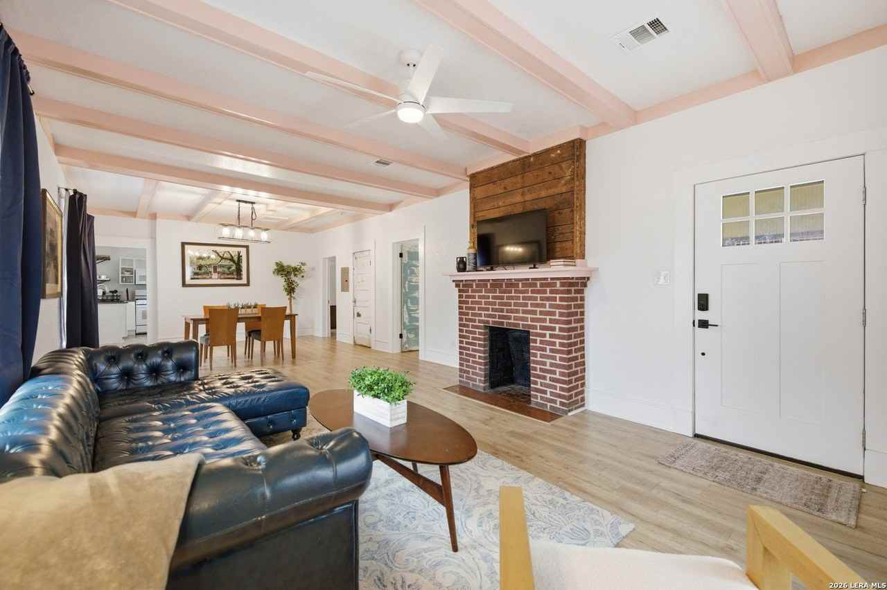 115 W Highland Blvd - Photo 4 of 18