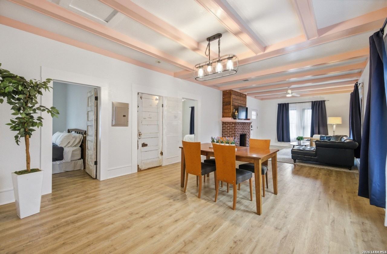 115 W Highland Blvd - Photo 5 of 18