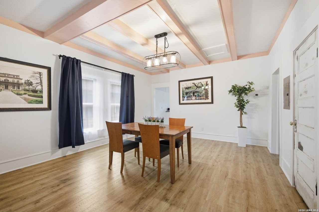 115 W Highland Blvd - Photo 6 of 18