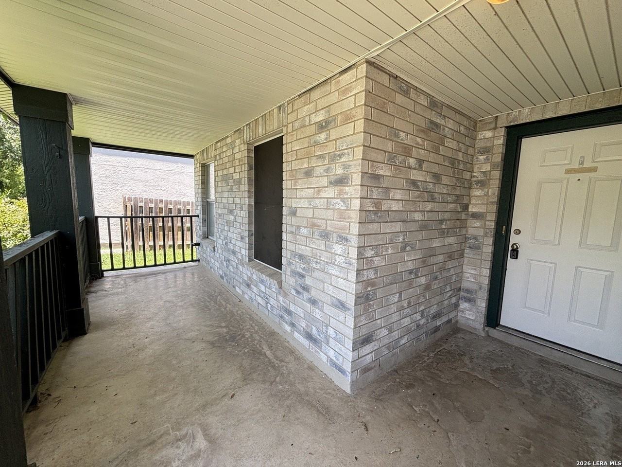 8214 Chestnut Manor Dr - Photo 2 of 25
