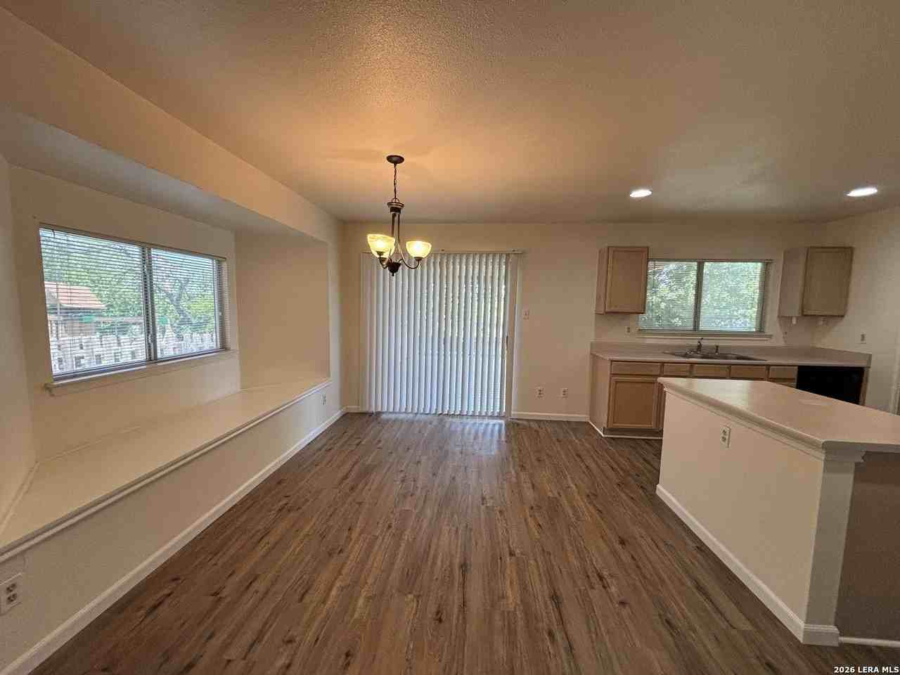 8214 Chestnut Manor Dr - Photo 6 of 25