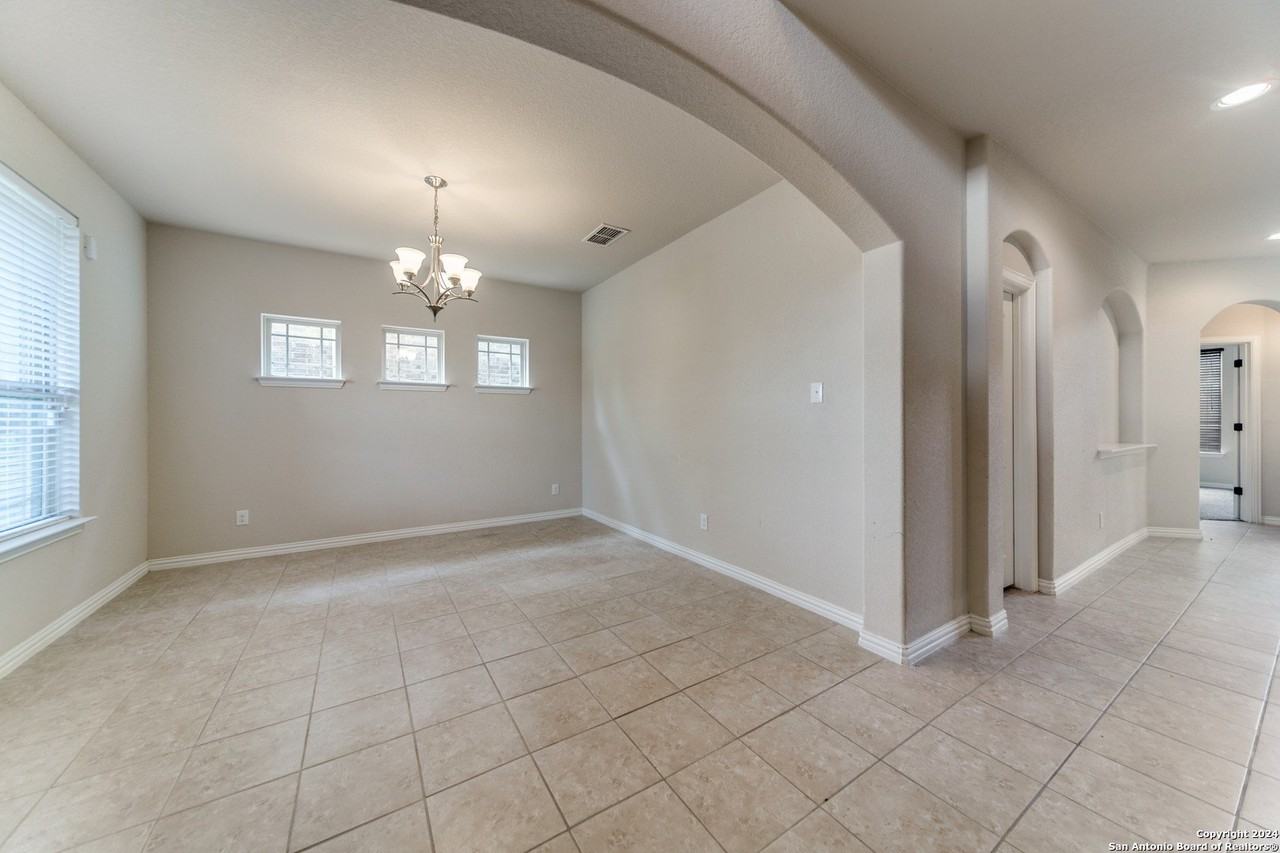 111 Dovetail St - Photo 2 of 12