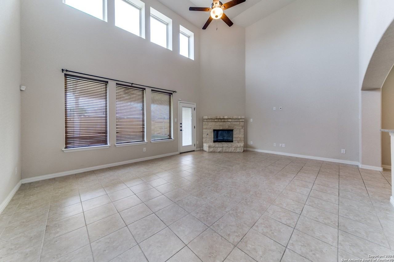 111 Dovetail St - Photo 3 of 12