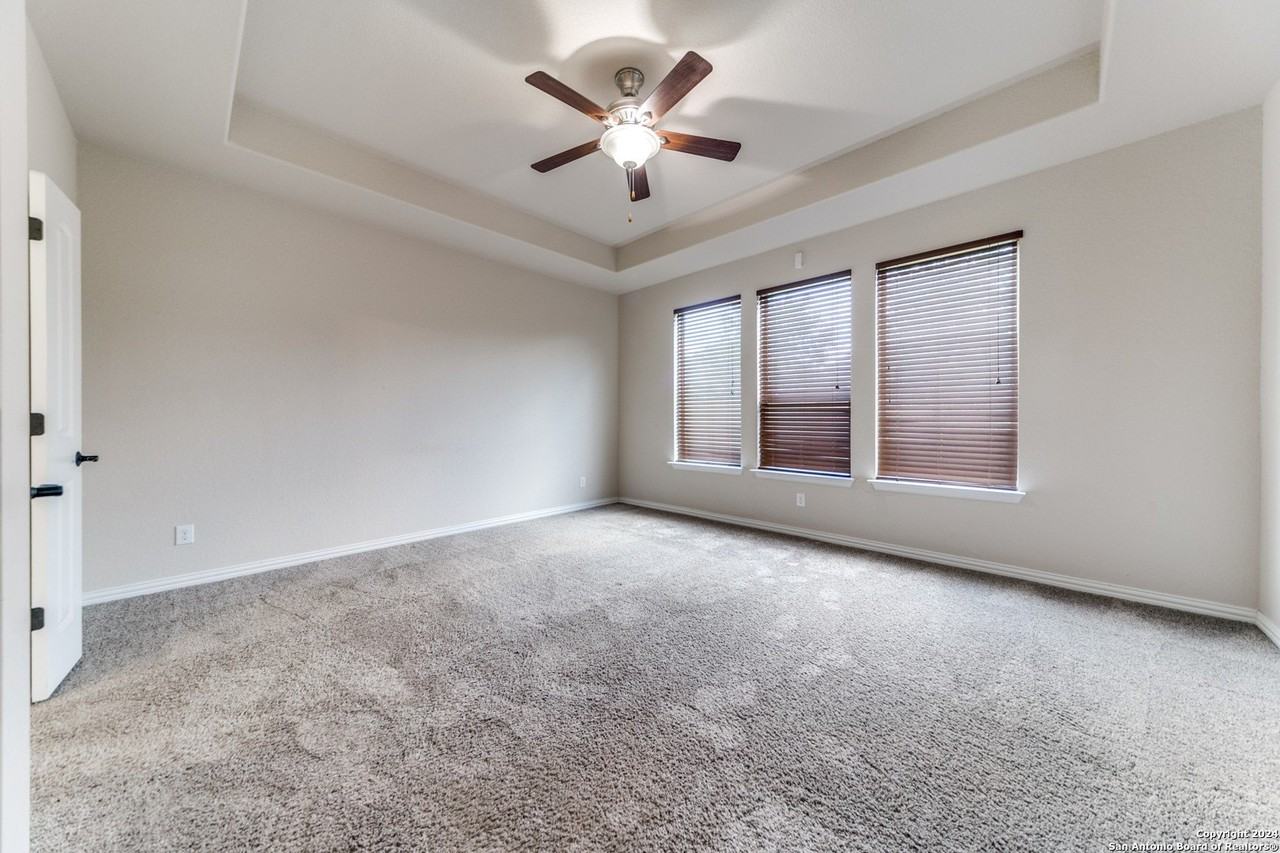 111 Dovetail St - Photo 6 of 12