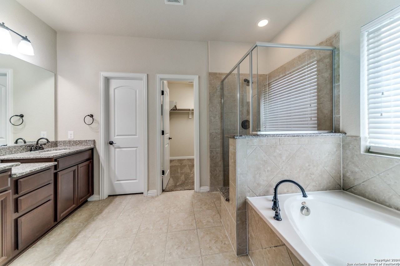 111 Dovetail St - Photo 7 of 12