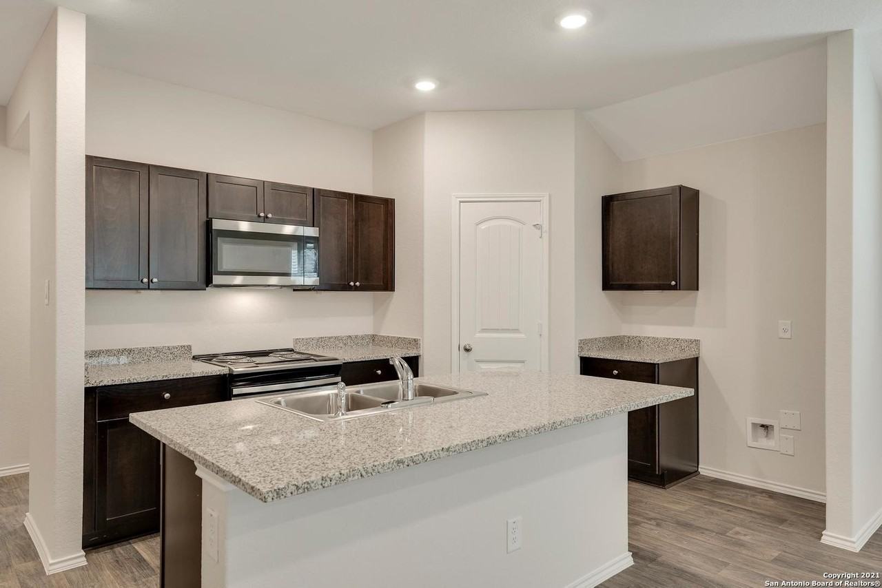 728 Armadillo Dr - Photo 6 of 28