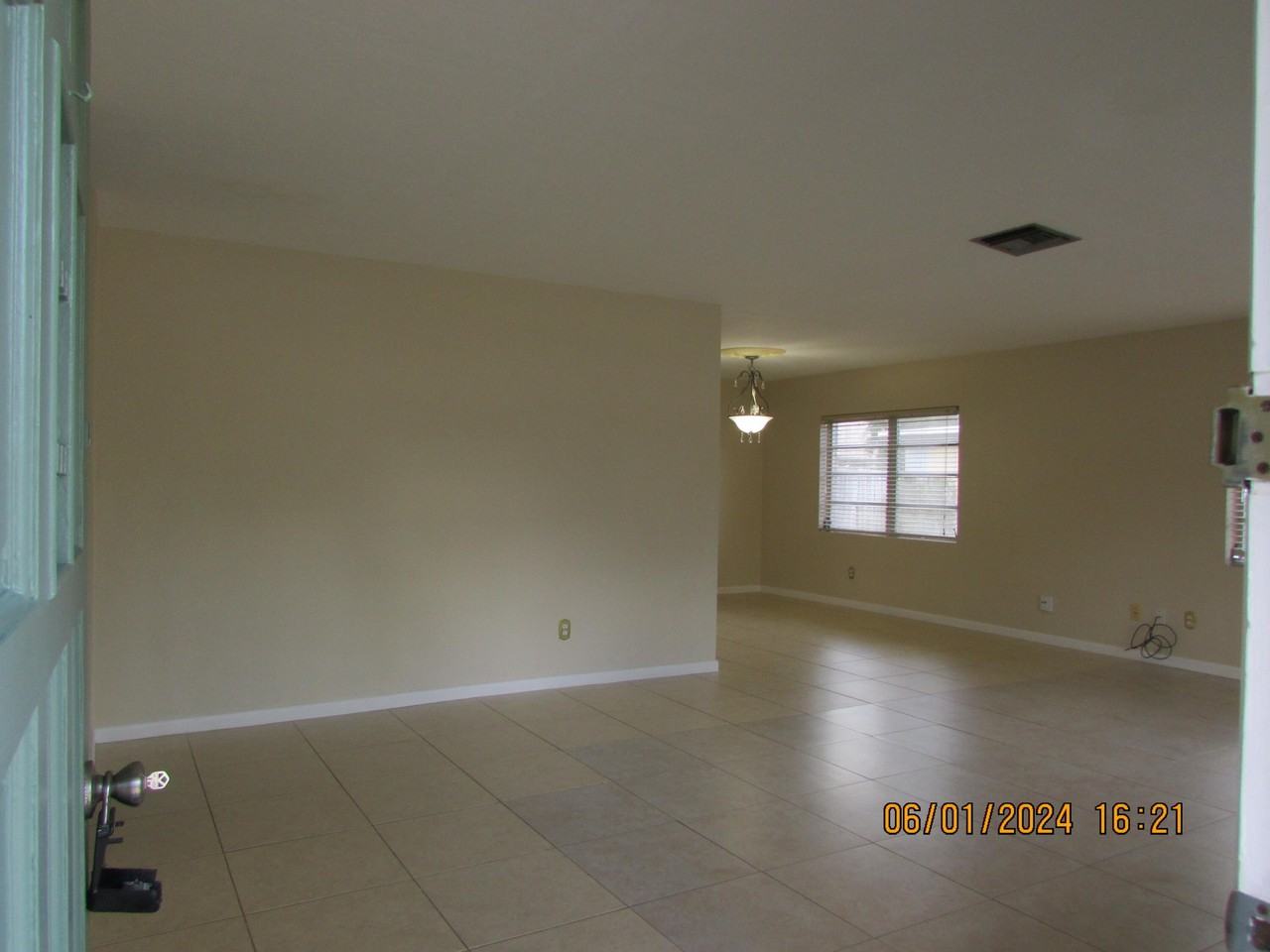 211 W Laila Dr - Photo 2 of 26