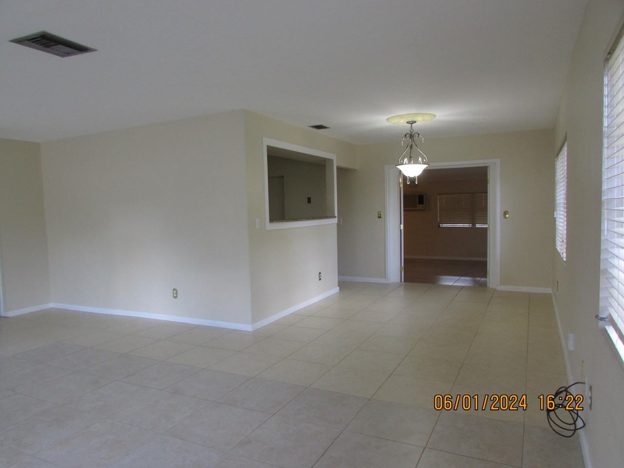 211 W Laila Dr - Photo 3 of 26